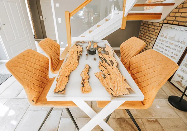 Epoxidharztisch von der Tischlerei Stein