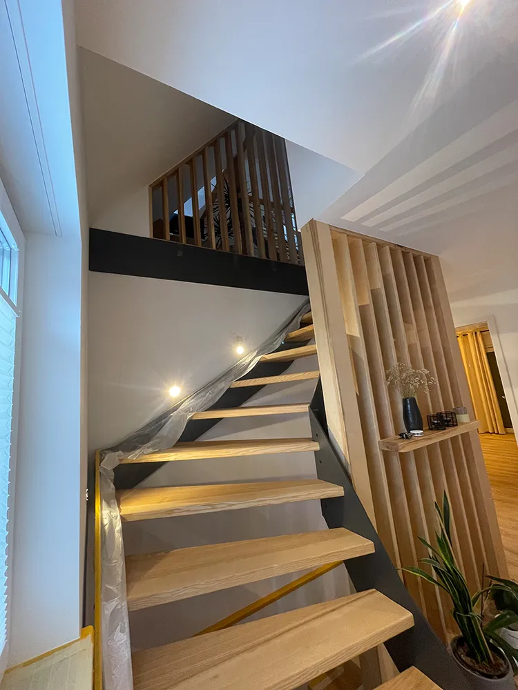 Referenz Treppenbau Raumtrenner